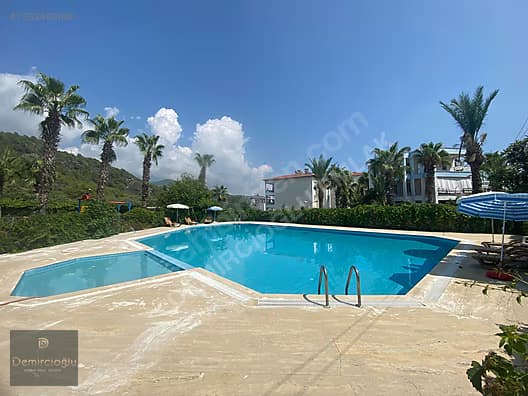ALANYA KONAKLIDA DENİZE SIFIR KONUMDA SATILIK2+1 MANZARALI DAİRE